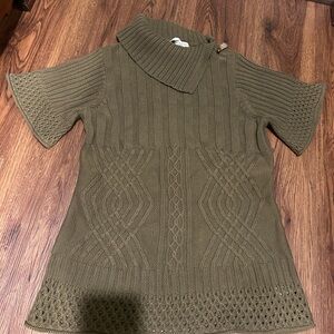 Max Studio Olive Short-Sleeve Sweater.  100% Extrafine Merino Wool Size L